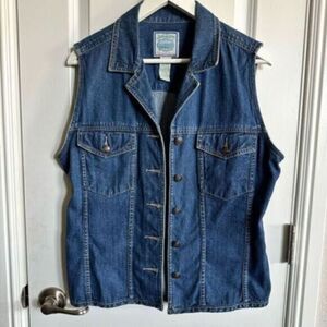 EUC - St John’s Bay Women’s Blue Jean Vest with buttons - Size Medium